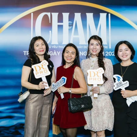 Dr.Pro Đồng Hành Cùng Chạm 2025: Hành Trình Kết Nối Doanh Nhân, Lan Tỏa Giá Trị Yêu Thương