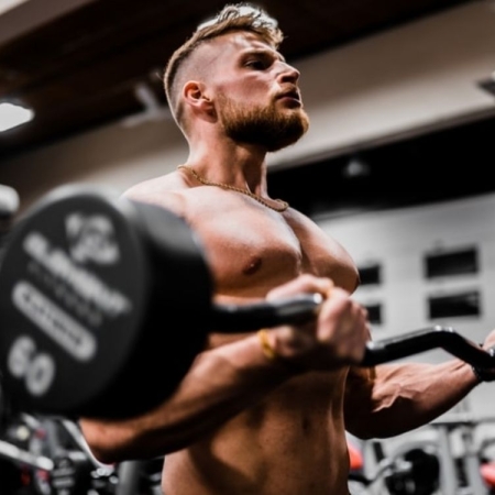 Người tập gym bị đổ mồ hôi nhiều: Chăm sóc tóc và da đầu đúng cách