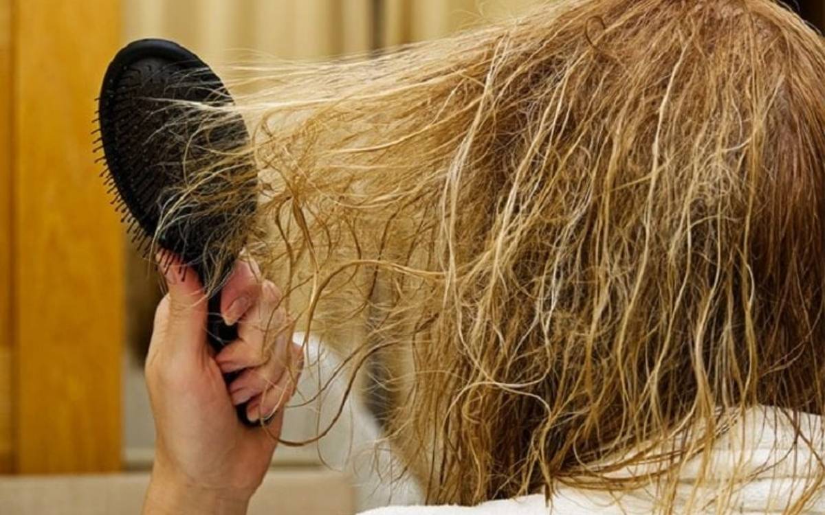 Những người tóc hư do tẩy nên dùng sản phẩm của Dr.Graft